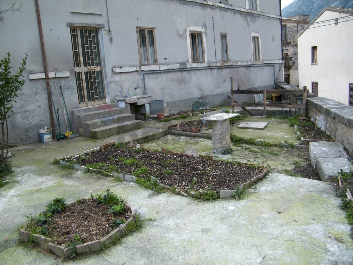 Giardino - Casa semi indipendente Piazza Umberto I
 
4, Lama dei Peligni - foto 1