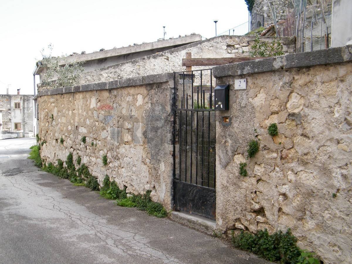 Casa all\'aperto - Casa semi indipendente Piazza Umberto I
 
4, Lama dei Peligni - foto 2