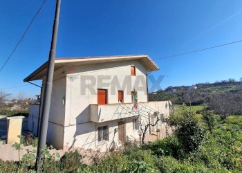 Casa all\'aperto - Independent house Via Ciommi
 
32, Castel Frentano - photo 1