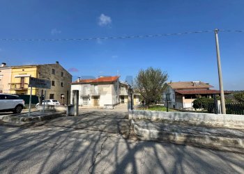 Edificio all\'aperto - Casa semi indipendente Contrada Madonna del Carmine
 
93, Lanciano - foto 38