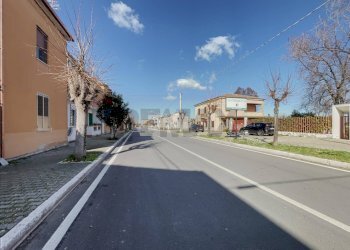 Edificio all\'aperto - Quadrilocale Via Roma
 
38, Arielli - foto 37