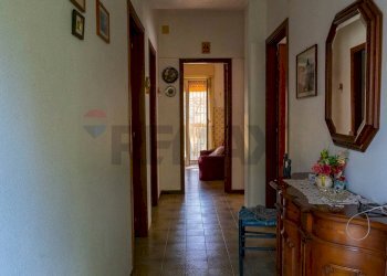 Hall / corridoio - Villa Via A. Fleming
 
8, Pedara - foto 3