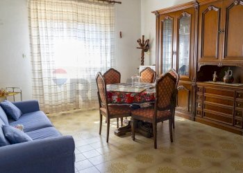 Sala da pranzo - Villa Via A. Fleming
 
8, Pedara - foto 4