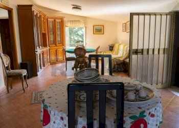 Sala da pranzo - Villa Via A. Fleming
 
8, Pedara - foto 24