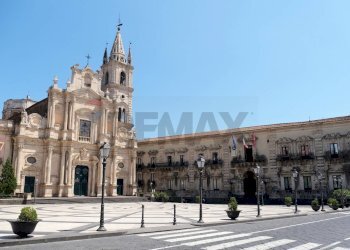 Acireale Piazza Duomo - Bar Tavola Calda - Fredda Corso Savoia
 
snc, Acireale - foto 5