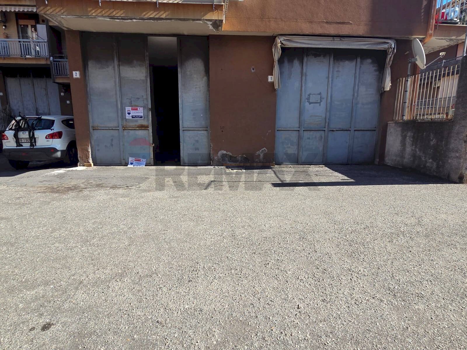 Edificio all\'aperto - Locale Commerciale Corso San Vito
188, Mascalucia - foto 2