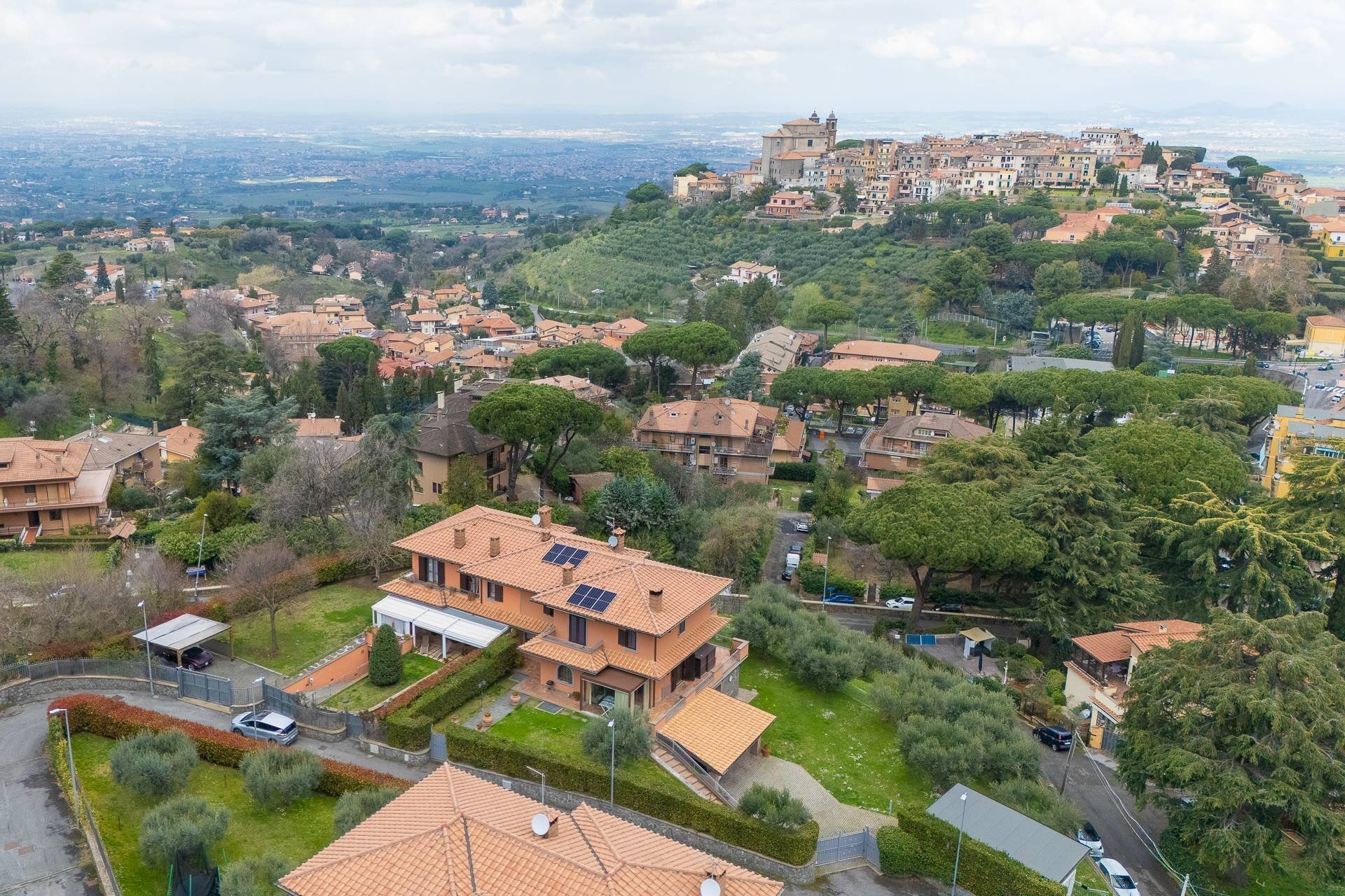 Edificio all\'aperto - Villa Via Formello
 
17 g, Monte Porzio Catone - foto 1