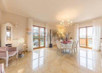 Sala da pranzo - Villa Via Formello
 
17 g, Monte Porzio Catone - foto 8