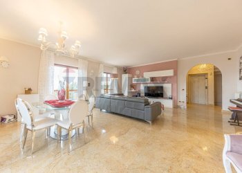 Sala da pranzo - Villa Via Formello
 
17 g, Monte Porzio Catone - foto 9