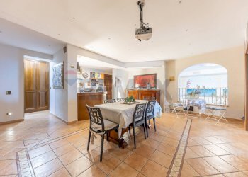 Sala da pranzo - Villa Via Formello
 
17 g, Monte Porzio Catone - foto 56