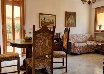 Sala da pranzo - Quadrilocale Via Catalogna
 
10, Castelfranco Piandiscò - foto 3