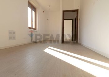 Stanza vuota - Bilocale Via Carlo Porta, Bovisio-Masciago - foto 3