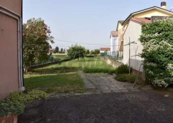 Giardino - Casa indipendente Via Gramsci
 
30, Sermide e Felonica - foto 8