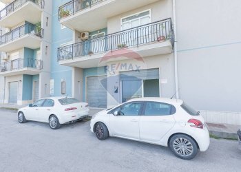 Edificio all\'aperto - Commercial Premises via Monsignor Giardina
 
19, Melilli - photo 2