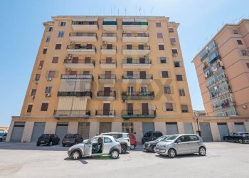 Edificio all\'aperto - Quadrilocale VIA MONTEFORTE
 
42, Siracusa - foto 1