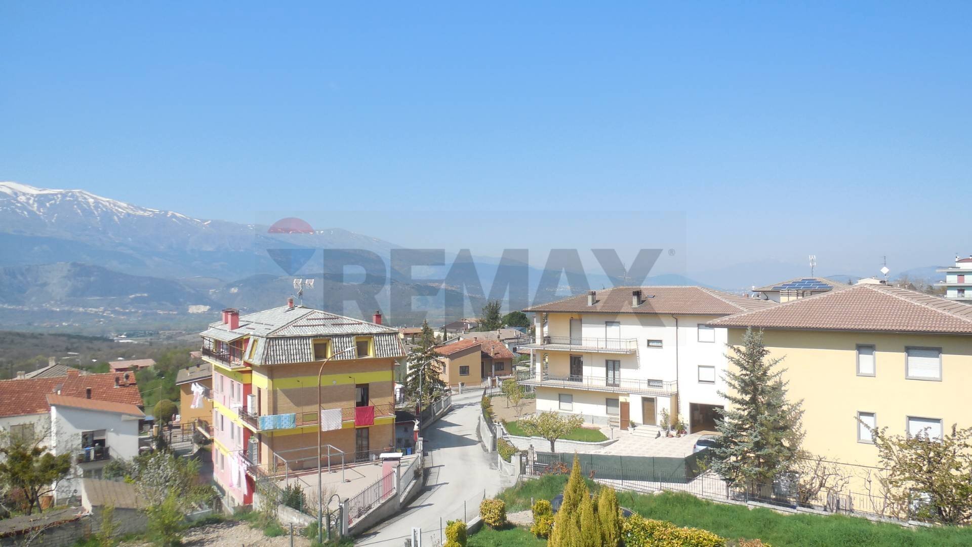 Edificio all\'aperto - Independent house Poggio Picenze - photo 3