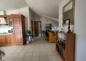 Hall / corridoio - Independent house Poggio Picenze - photo 16