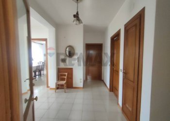 Hall / corridoio - Independent house Poggio Picenze - photo 29