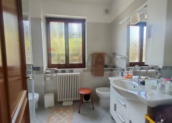 Bagno - Independent house Poggio Picenze - photo 41