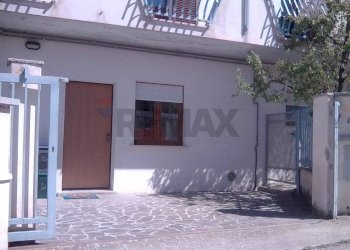 Edificio all\'aperto - Independent house Poggio Picenze - photo 48