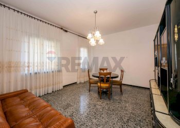 Sala da pranzo - Villa VIA SAN ROCCO
 
5, Levate - photo 4