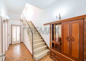 Scale - Villa VIA SAN ROCCO
 
5, Levate - photo 8