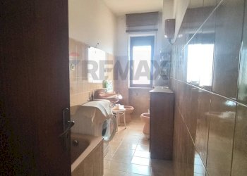 Bagno - Apartment Via Del Circuito
 
57, Pescara - photo 12