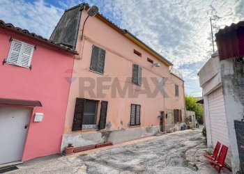 Casa all\'aperto - Casa semi indipendente Via Piave
 
190, Santa Maria Nuova - foto 1