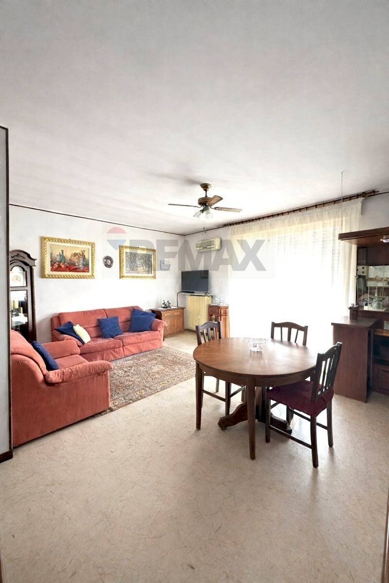 Sala da pranzo - Four-room apartment VIA MULINO VECCHIO
 
43, Cerano - photo 1