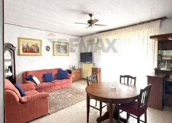 Sala da pranzo - Four-room apartment VIA MULINO VECCHIO
 
43, Cerano - photo 1