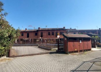 Edificio all\'aperto - Villa a Schiera via cadorna
 
16, Zinasco - foto 51
