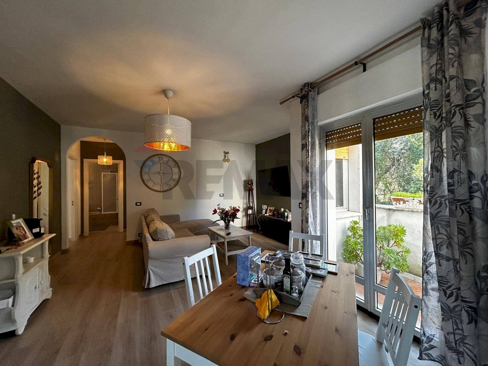 Sala da pranzo - Appartamento Via Giuseppe Divittorio
22, Rodi Garganico - foto 2