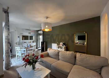 Sala da pranzo - Appartamento Via Giuseppe Divittorio
 
22, Rodi Garganico - foto 3