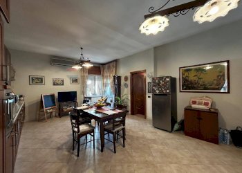 Sala da pranzo - Appartamento Via Giuseppe Divittorio
 
22, Rodi Garganico - foto 13