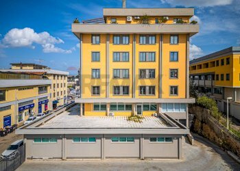Edificio all\'aperto - Office Via Carlo Felice
 
33C, Sassari - photo 1