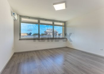 Stanza vuota - Office Via Carlo Felice
 
33C, Sassari - photo 7