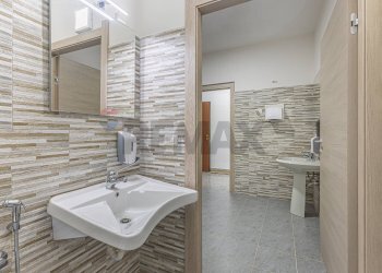 Bagno - Office Via Carlo Felice
 
33C, Sassari - photo 12