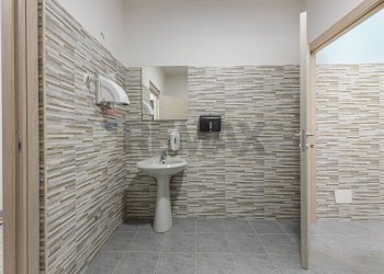 Bagno - Office Via Carlo Felice
 
33C, Sassari - photo 28