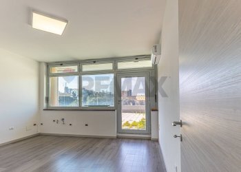 Stanza vuota - Office Via Carlo Felice
 
33C, Sassari - photo 33