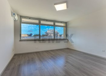 Stanza vuota - Office Via Carlo Felice
 
33C, Sassari - photo 47