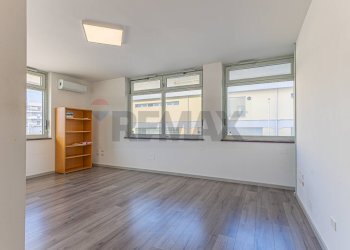 Stanza vuota - Office Via Carlo Felice
 
33C, Sassari - photo 50