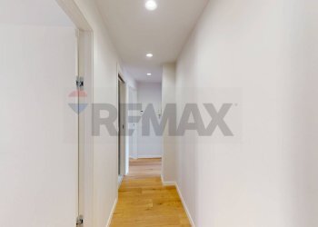 Hall / corridoio - Three-room apartment Via Doberdo'
 
22, Milano - photo 3