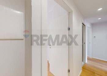 Hall / corridoio - Three-room apartment Via Doberdo'
 
22, Milano - photo 4