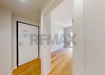 Hall / corridoio - Three-room apartment Via Doberdo'
 
22, Milano - photo 10