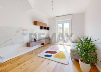 Soggiorno - Three-room apartment Via Doberdo'
 
22, Milano - photo 18