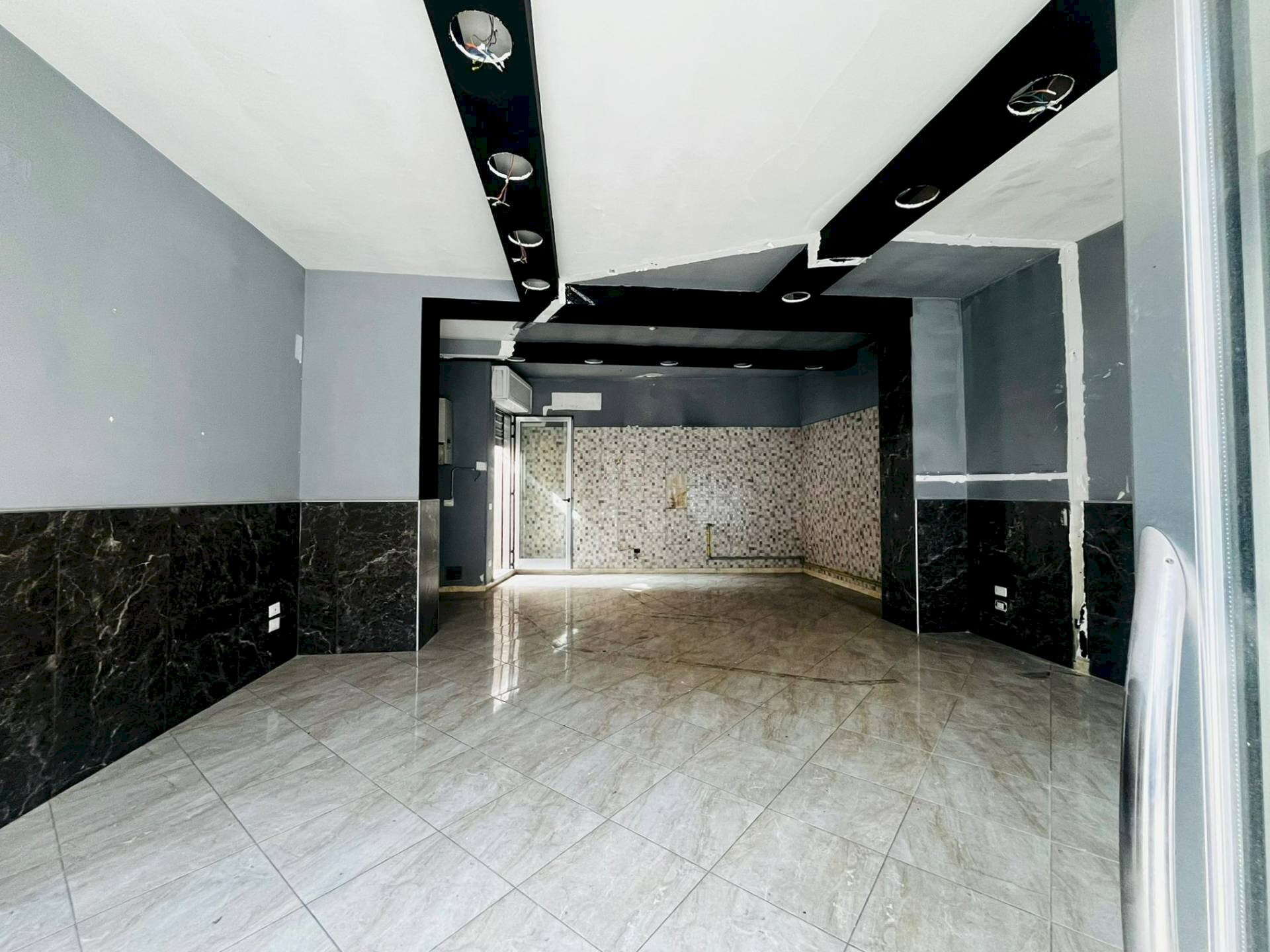 Foto 3 - Commercial Premises VIA NAPOLEONE BATTAGLIA
 
27, Lucera - photo 3