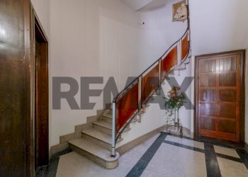 Ricezione / Lobby - Four-room apartment via verdi
 
1, Gallarate - photo 4