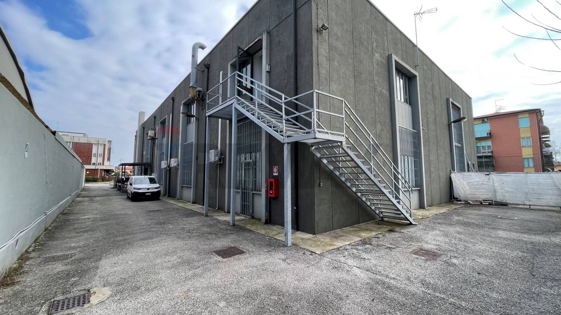 Casa all\'aperto - Capannone via Gorizia, Vigonza - foto 1