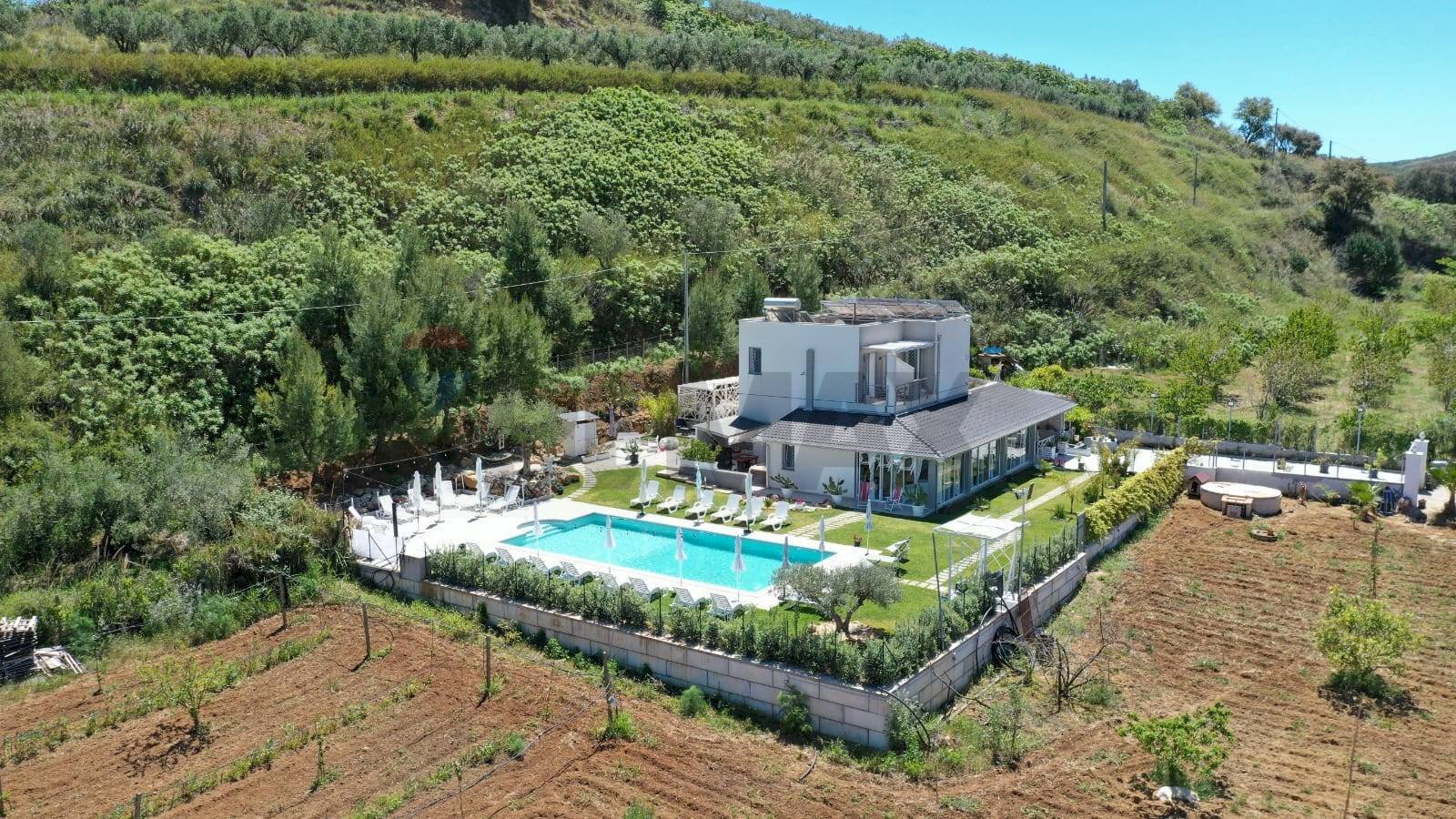 Vista delle montagne - Casa semi indipendente contrada  Costa di Bisaccia
 
39, Partinico - foto 1