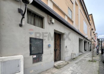 Edificio all\'aperto - Locale Commerciale VIA PIAVE
5 D, Cosenza - foto 3